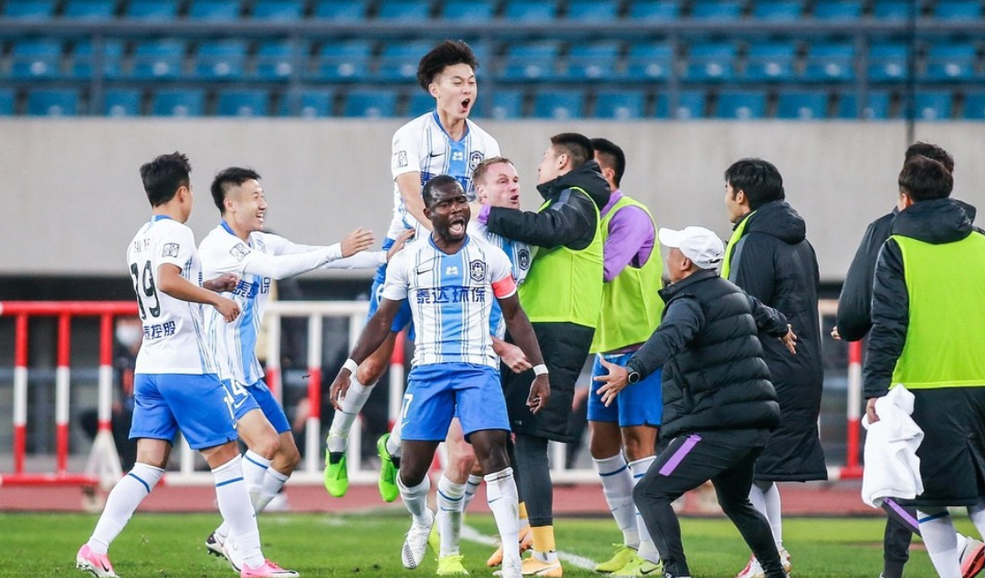 包含泰达天津连续取得胜利，稳居积分第一的词条