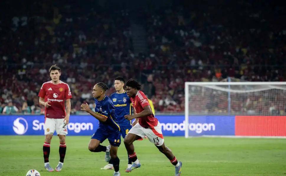 关于西亚卡姆爆冷击败曼联，赛事规则更新引爆全场！的信息